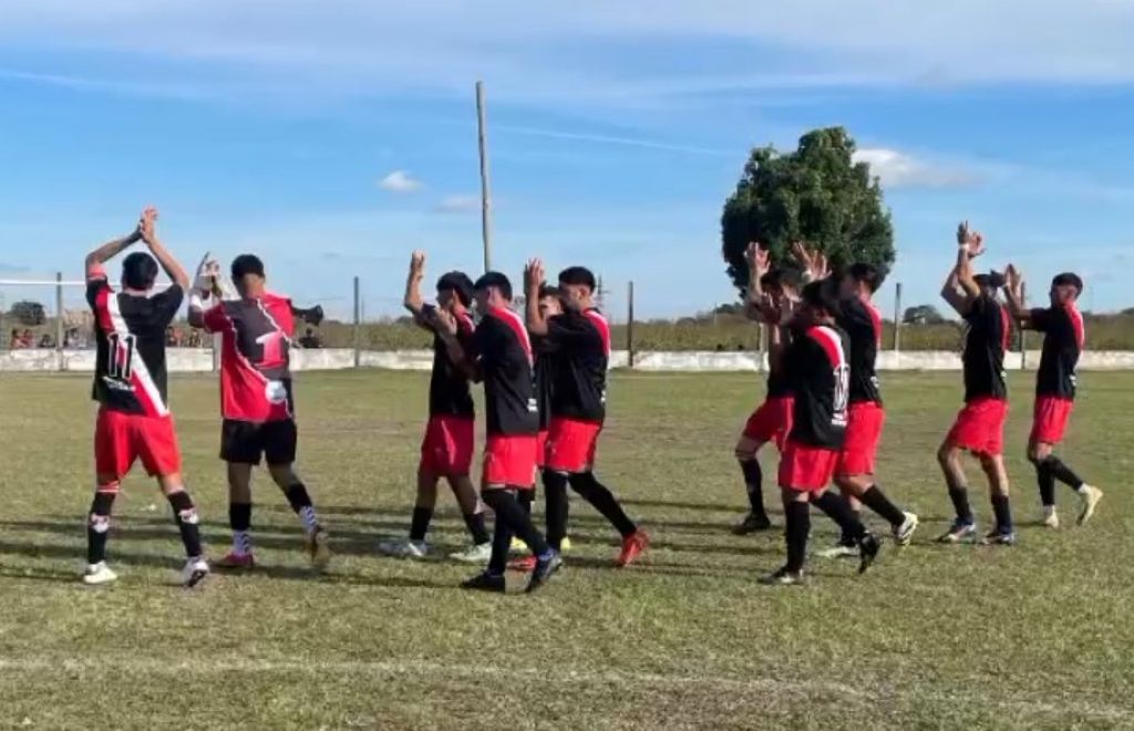 EX ALUMNOS GANÓ CON LO JUSTO Y SIGUE FIRME EN LA PUNTA