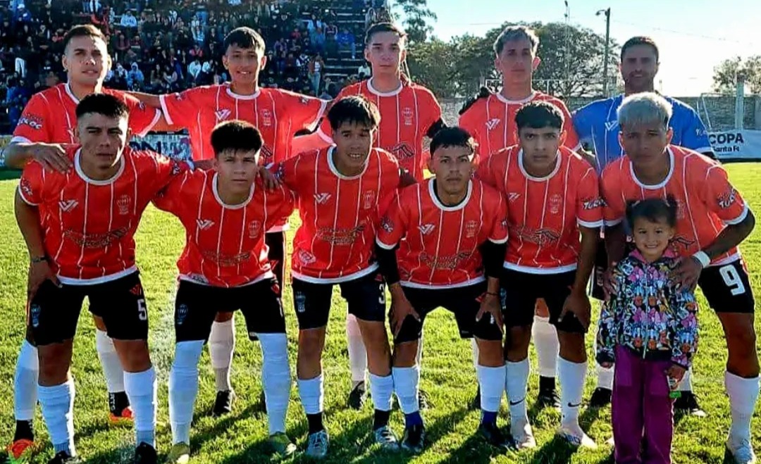 Huracán de Villa Ocampo goleó, avanzó en la Copa Santa Fe y ratificó su gran momento